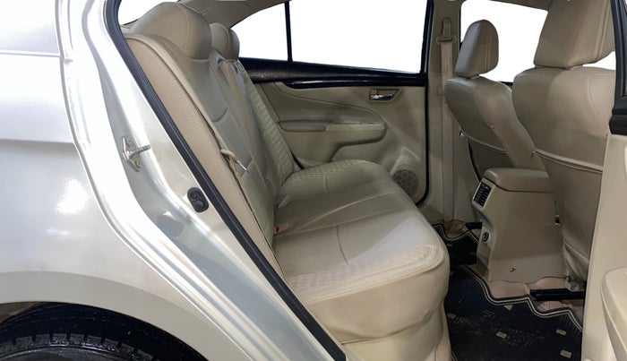 2017 Maruti Ciaz ZETA 1.4  MT PETROL, Petrol, Manual, 90,673 km, Right Side Rear Door Cabin