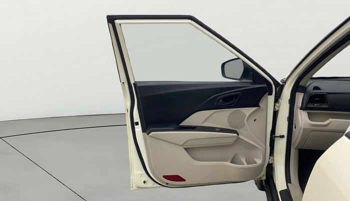 2021 Mahindra XUV300 W6 1.2 PETROL AMT, Petrol, Automatic, 81,586 km, LHS Front Door