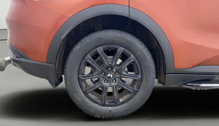 2024 Mahindra XUV700 AX 7 LUXURY P AT 7 STR, Petrol, Automatic, 28,763 km, Right Rear Wheel