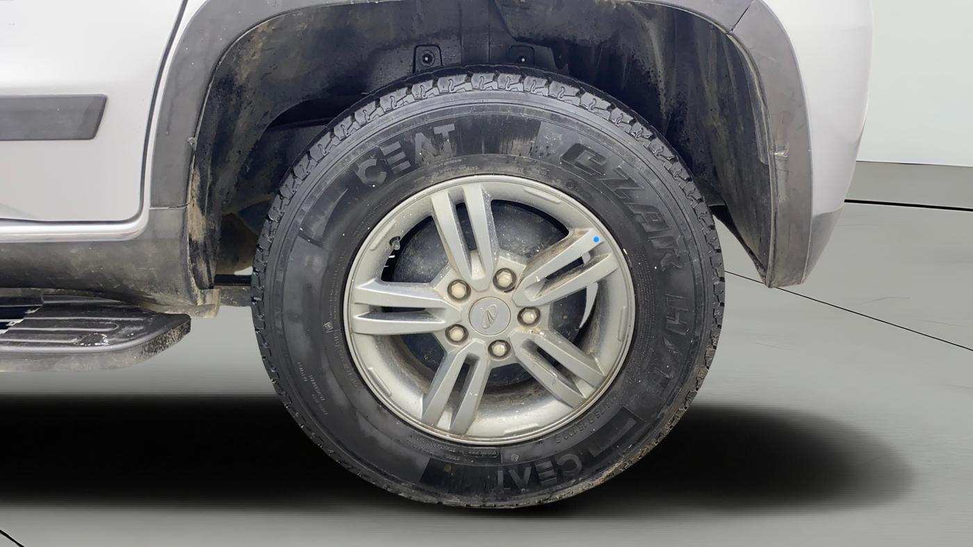 2019 Mahindra TUV300 T10, Diesel, Manual, 32,346 km, Left Rear Wheel