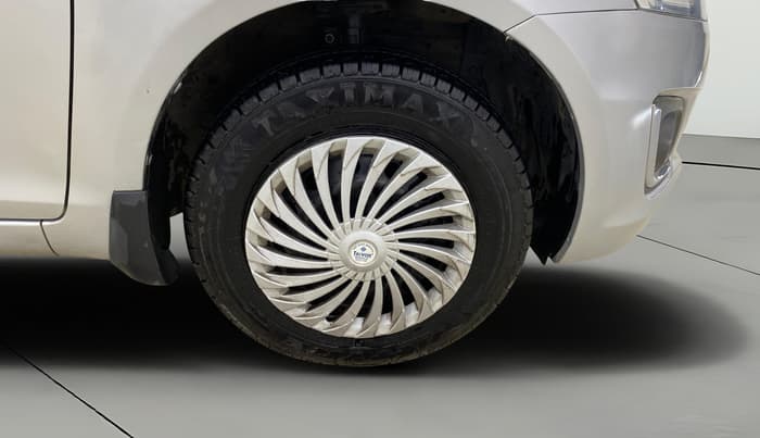 2015 Maruti Swift VXI, Petrol, Manual, 60,951 km, Right Front Wheel