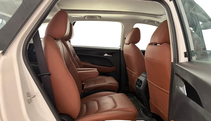 2022 MG HECTOR PLUS SHARP 2.0 DIESEL TURBO MT 6-STR, Diesel, Manual, 44,951 km, Right Side Rear Door Cabin
