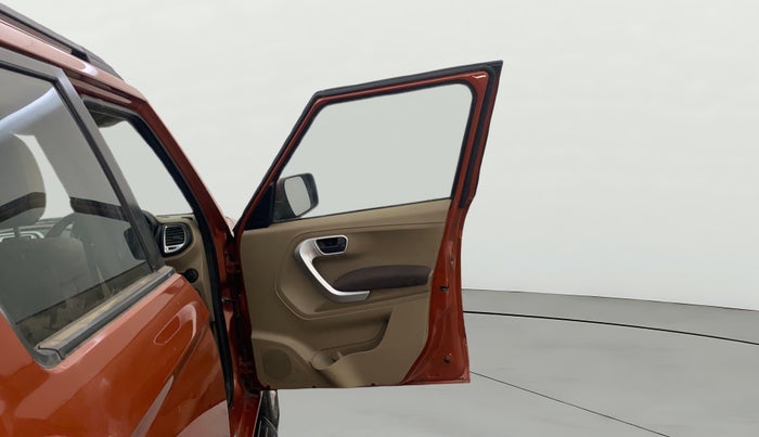 2016 Mahindra TUV300 T8, Diesel, Manual, 76,095 km, RHS Front Door