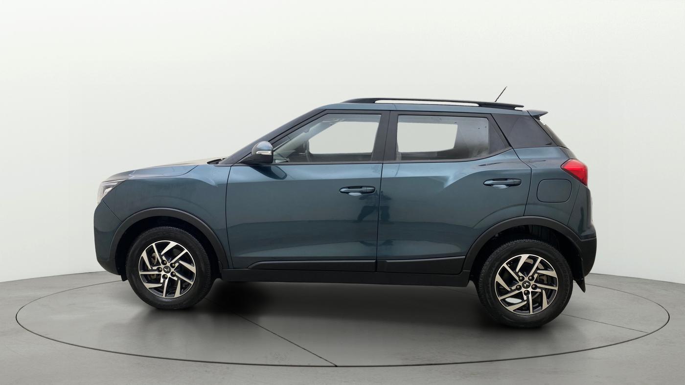2024 Mahindra XUV300 W8 (O) 1.2 PETROL AMT, Petrol, Automatic, 15,125 km, Left Side