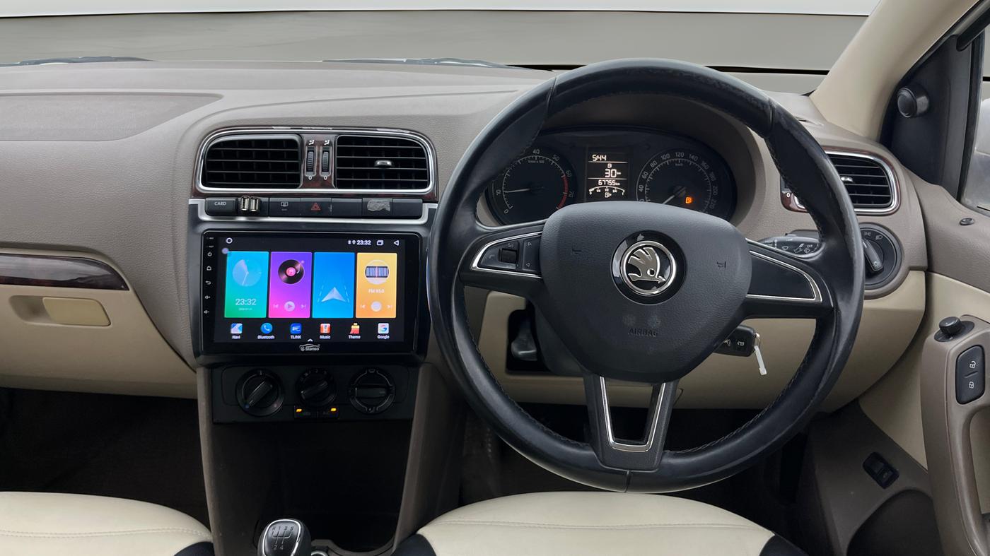 2015 Skoda Rapid AMBITION 1.6 MPI MT PLUS, Petrol, Manual, 67,754 km, Steering Wheel Close Up