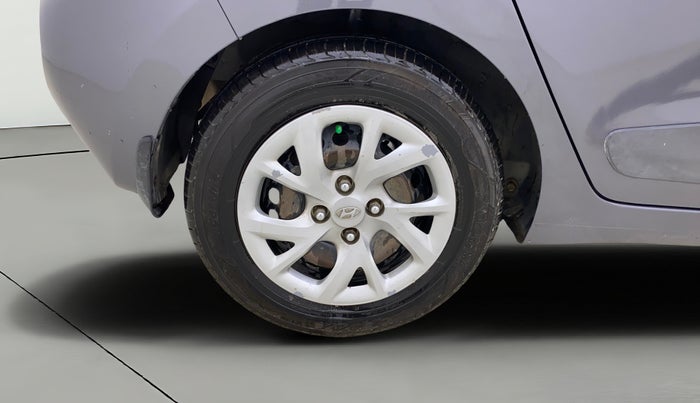 2017 Hyundai Grand i10 MAGNA 1.2 KAPPA VTVT, CNG, Manual, 1,17,518 km, Right Rear Wheel