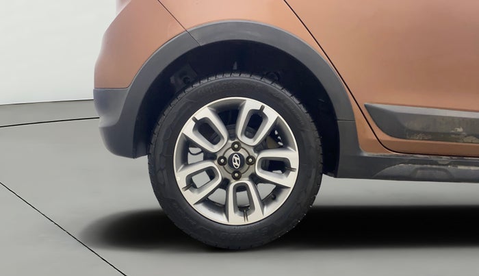 2018 Hyundai i20 Active 1.2 SX DUAL TONE, Petrol, Manual, 44,751 km, Right Rear Wheel