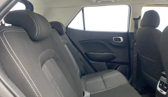 2022 Hyundai VENUE SX 1.5 CRDI, Diesel, Manual, 33,566 km, Right Side Rear Door Cabin