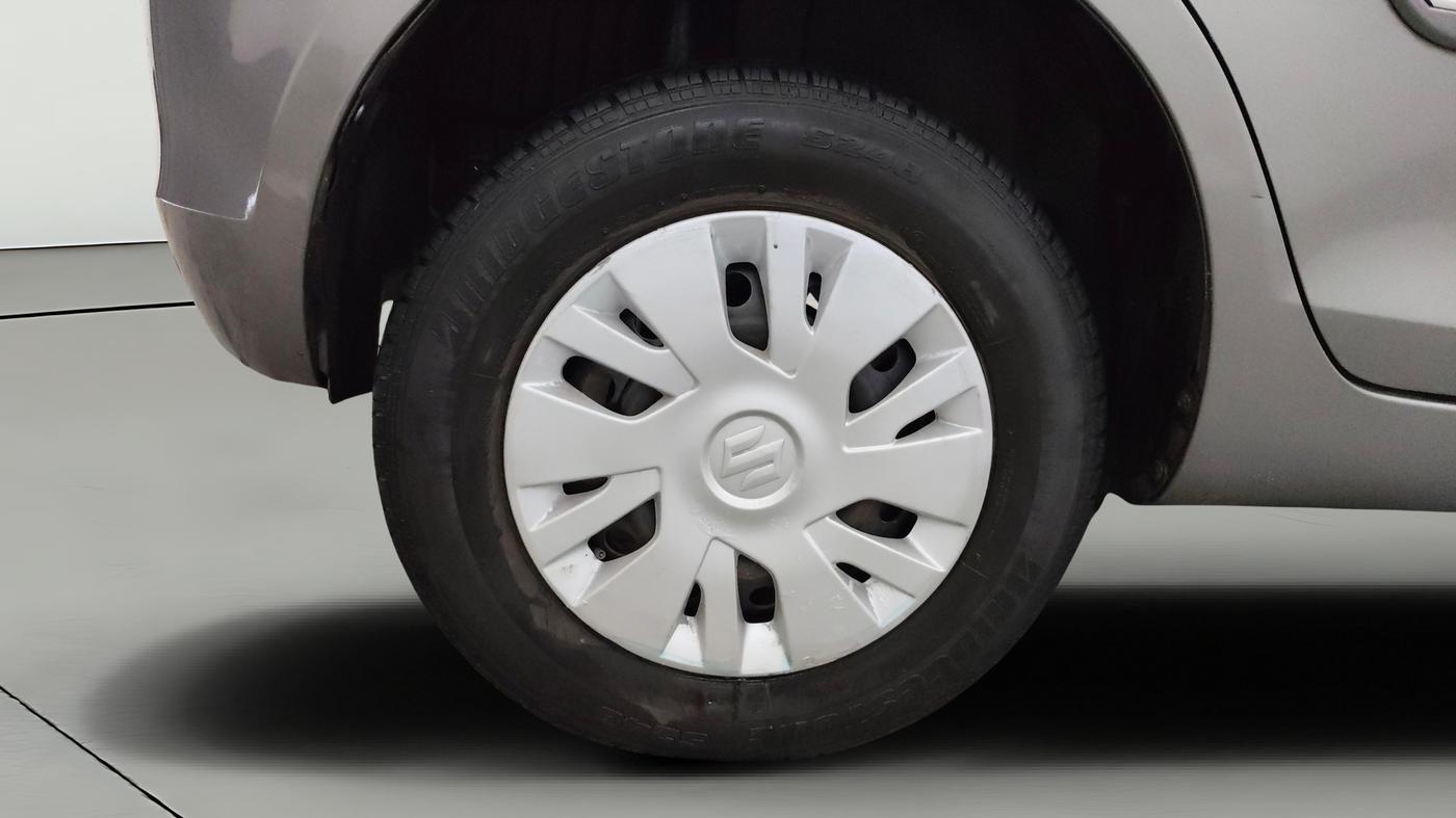 2015 Maruti Swift VXI, Petrol, Manual, 55,143 km, Right Rear Wheel