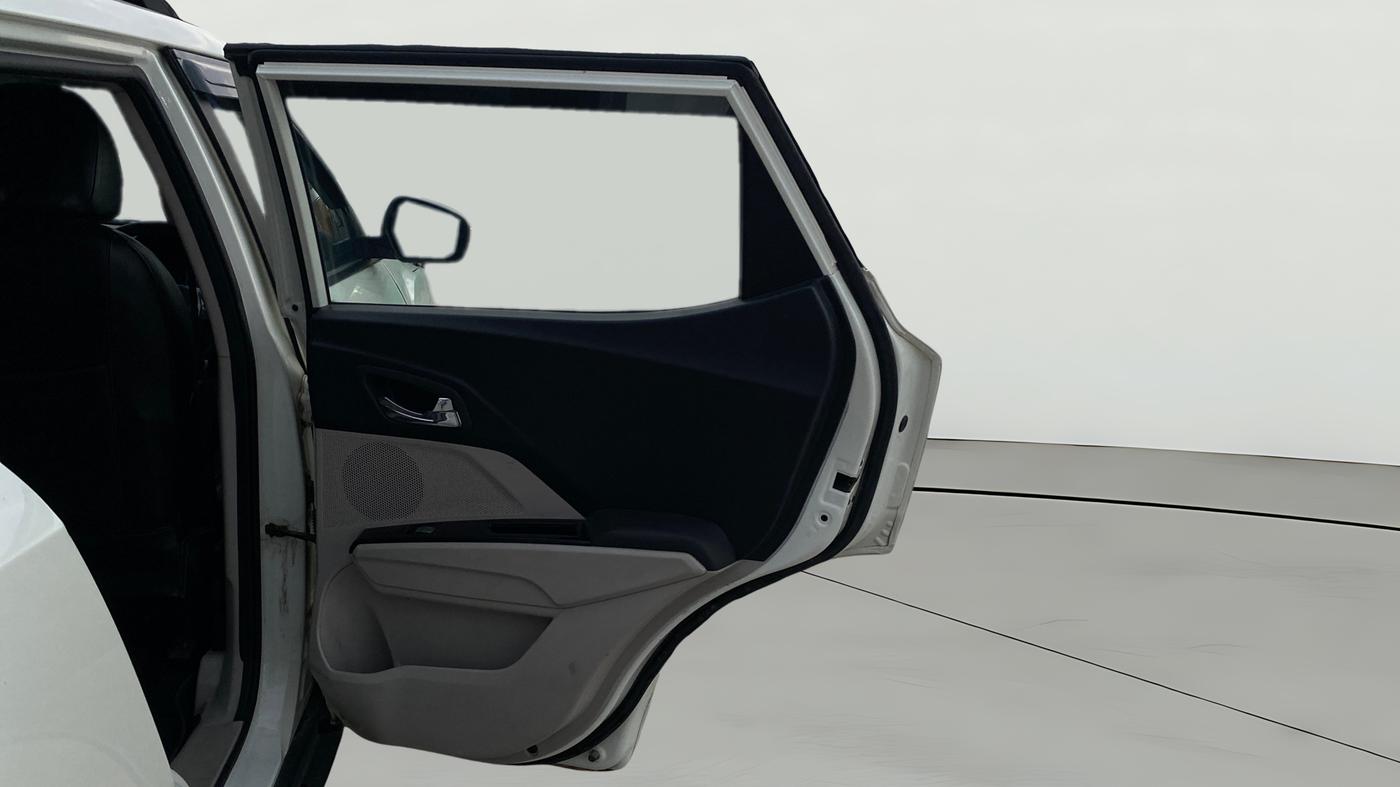 2021 Mahindra XUV300 W8 1.2 PETROL, Petrol, Manual, 38,257 km, RHS Rear Door