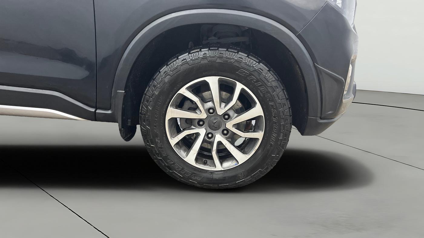 2023 Mahindra SCORPIO-N Z8 L DIESEL AT 2WD 6 STR, Diesel, Automatic, 1,18,649 km, Right Front Wheel