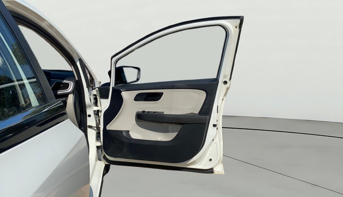 2023 Tata ALTROZ XT PETROL, Petrol, Manual, 27,189 km, RHS Front Door