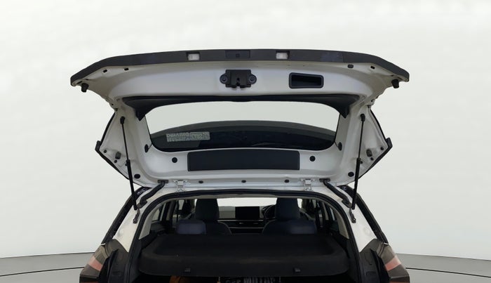 2025 Tata NEXON FEARLESS + SUNROOF DCA DUAL TONE 1.2 PETROL, CNG, Automatic, 9,111 km, Boot Door Open