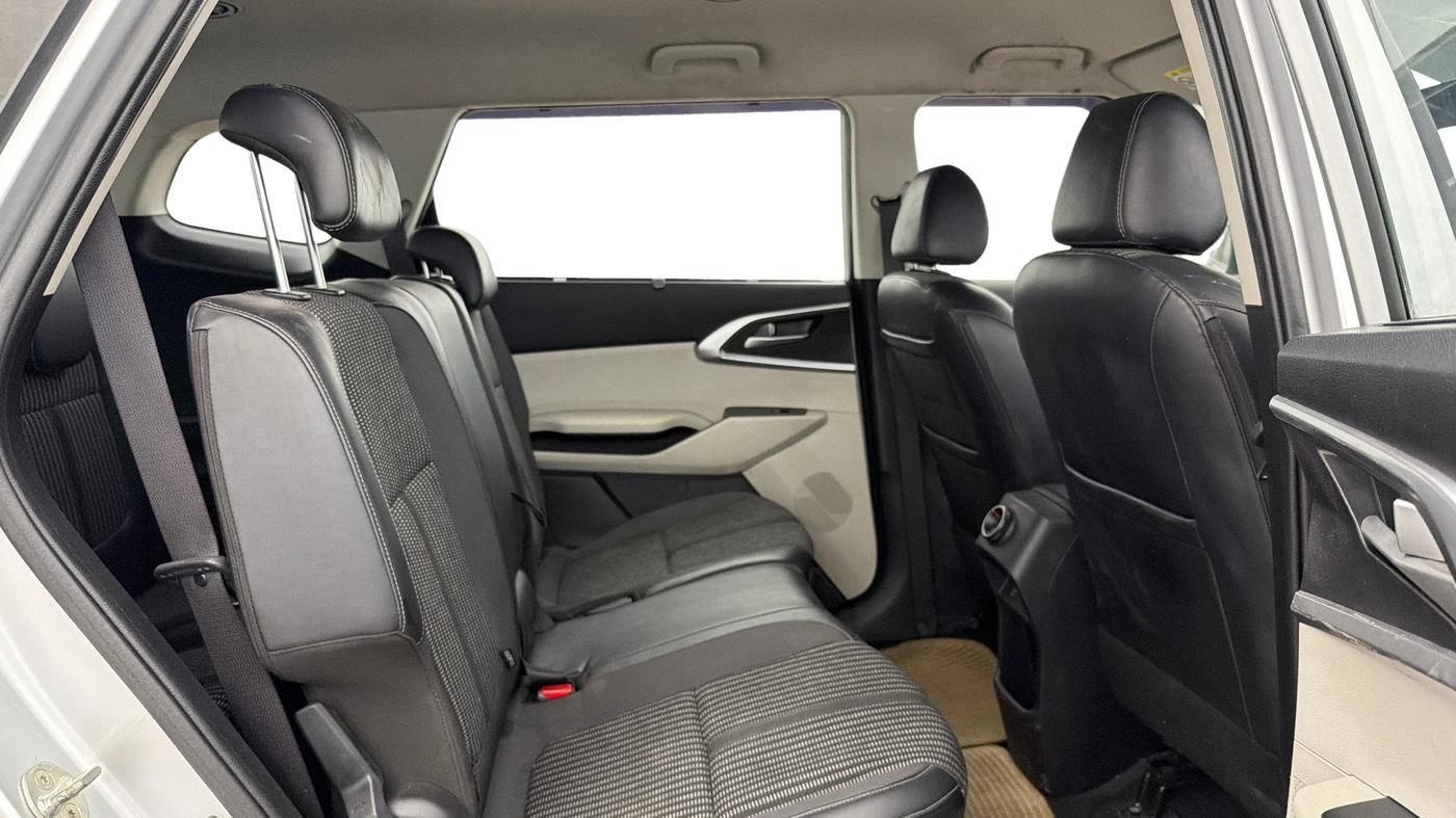 2022 KIA CARENS PRESTIGE PLUS 1.5 DIESEL 7 STR, Diesel, Manual, 1,08,459 km, Right Side Rear Door Cabin