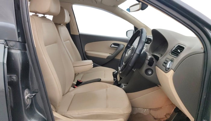 2016 Volkswagen Vento HIGHLINE 1.6 MPI, Petrol, Manual, 74,659 km, Right Side Front Door Cabin