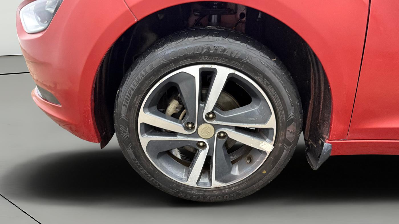 2022 Tata ALTROZ XZA PLUS, Petrol, Automatic, 49,745 km, Left Front Wheel