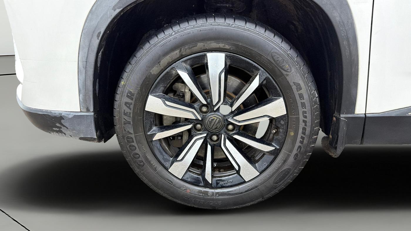 2020 MG HECTOR PLUS SHARP 1.5 PETROL TURBO DCT 6-STR, Petrol, Automatic, 32,671 km, Left Front Wheel