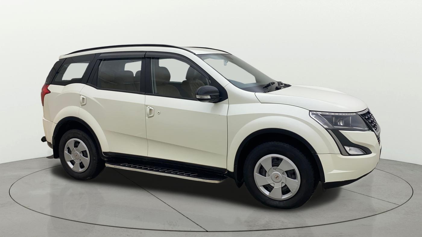 2020 Mahindra XUV500 W7, Diesel, Manual, 79,758 km, Right Front Diagonal
