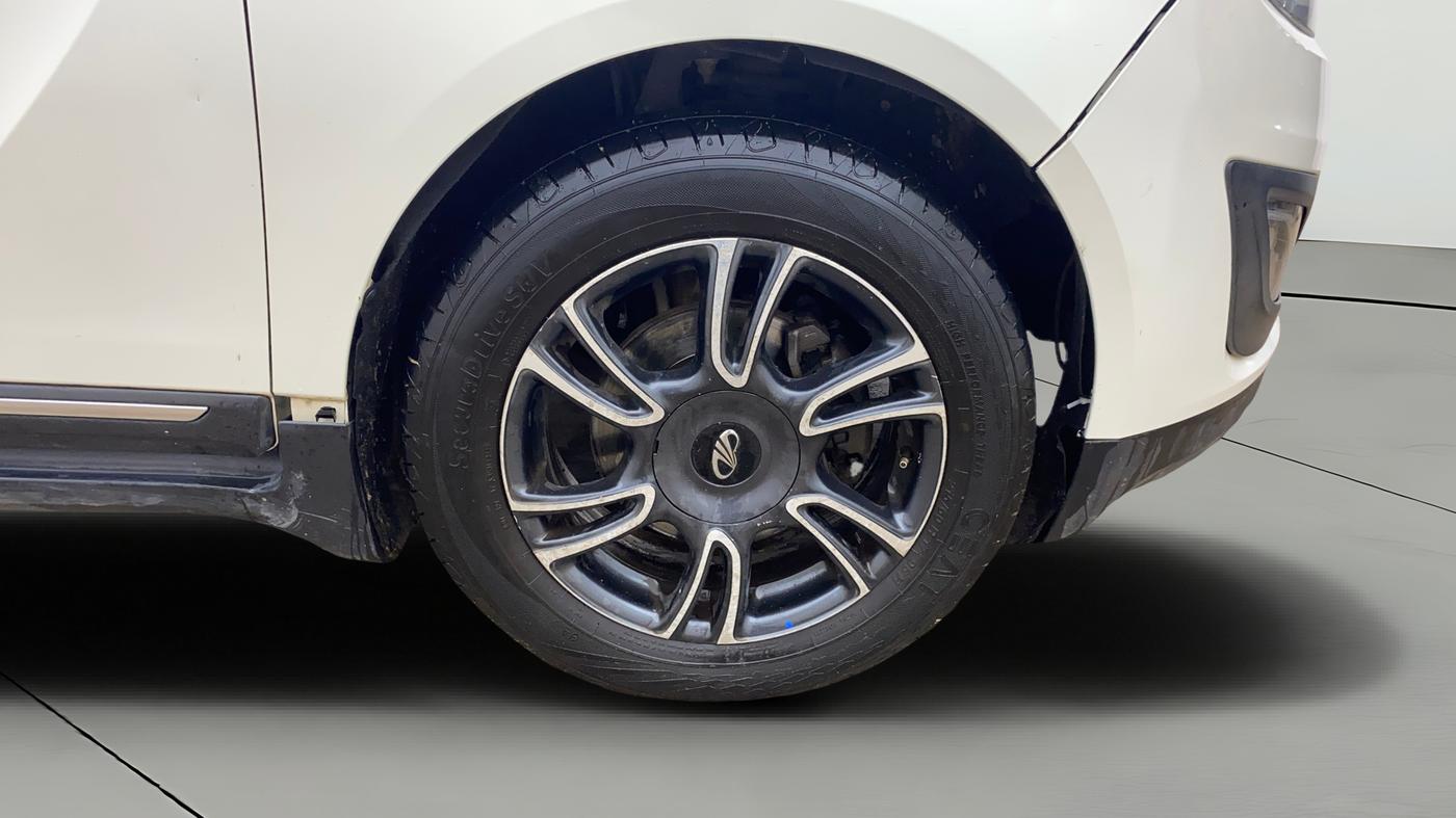 2018 Mahindra MARAZZO M8 7 STR, Diesel, Manual, 1,31,905 km, Right Front Wheel
