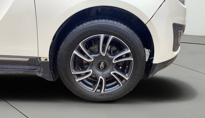 2018 Mahindra MARAZZO M8 7 STR, Diesel, Manual, 1,31,769 km, Right Front Wheel