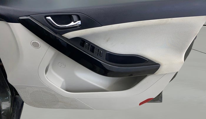 2020 Tata NEXON XZ PLUS (O) PETROL, Petrol, Manual, 51,317 km, Driver Side Door Panels Control
