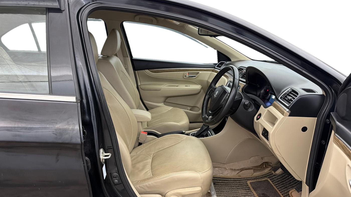 2024 Maruti Ciaz ALPHA  AT 1.5 SHVS PETROL, Petrol, Automatic, 42,080 km, Right Side Front Door Cabin