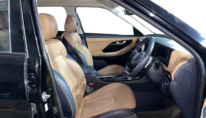 2024 Hyundai ALCAZAR Signature 6 STR 1.5 Diesel Automatic, Diesel, Automatic, 13,704 km, Right Side Front Door Cabin