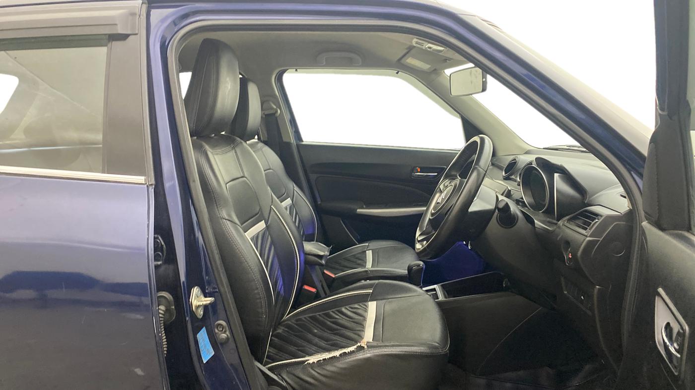 2018 Maruti Swift ZXI AMT, Petrol, Automatic, 1,18,478 km, Right Side Front Door Cabin