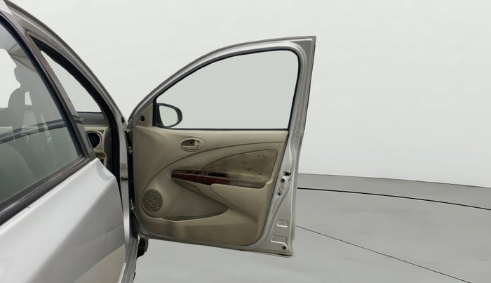 2013 Toyota Etios Liva V, Petrol, Manual, 61,478 km, RHS Front Door