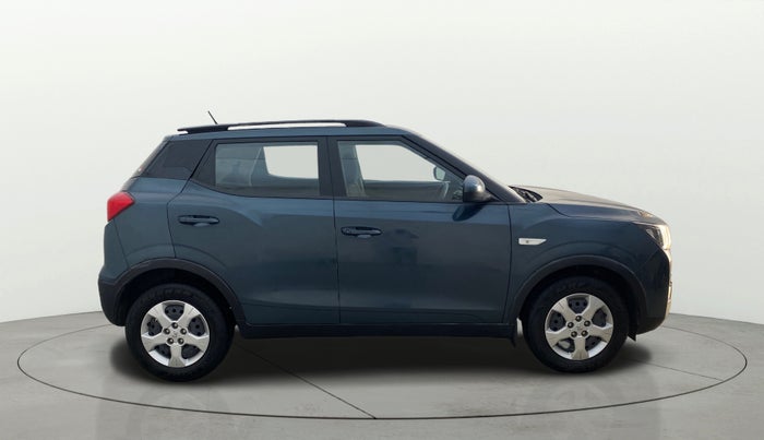 2023 Mahindra XUV300 W6 1.2 PETROL AMT, Petrol, Automatic, 16,670 km, Right Side View