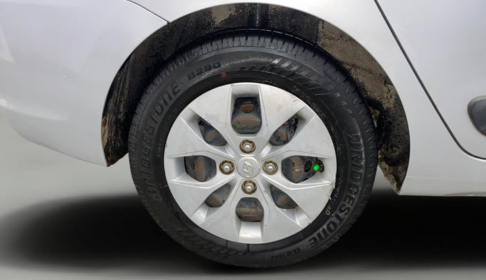 2015 Hyundai Xcent S 1.2, Petrol, Manual, 1,00,905 km, Right Rear Wheel