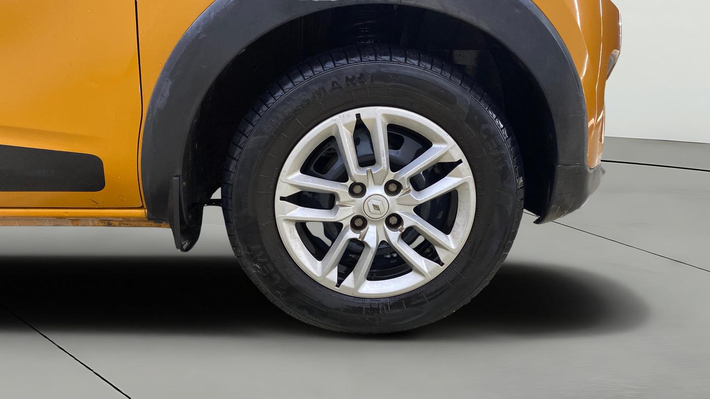 2022 Renault TRIBER RXT, Petrol, Manual, 1,02,055 km, Right Front Wheel