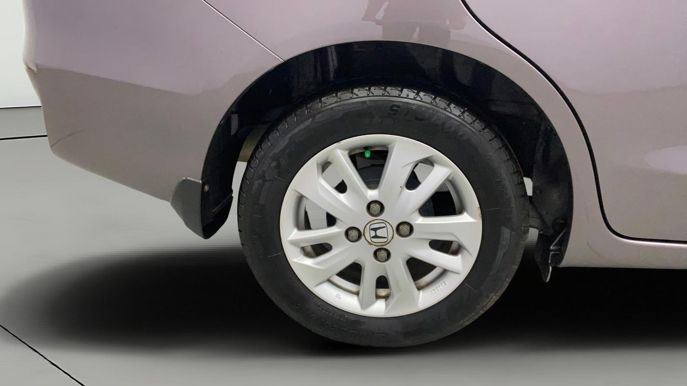 2015 Honda Amaze 1.2L I-VTEC S, Petrol, Manual, 1,45,147 km, Right Rear Wheel