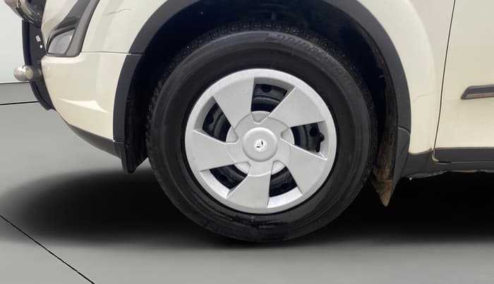 2021 Mahindra XUV500 W7 AT, Diesel, Automatic, 1,25,597 km, Left Front Wheel