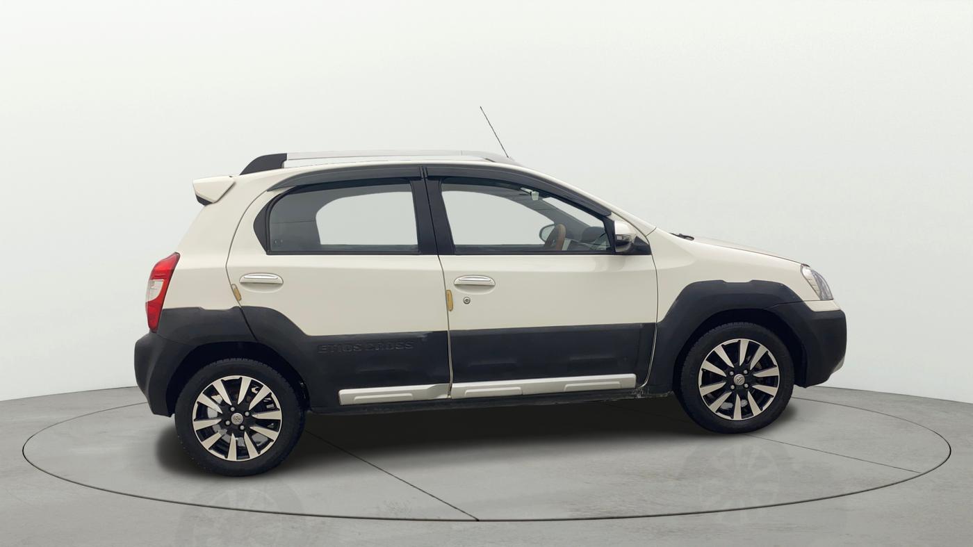 2014 Toyota Etios CROSS 1.4 VD, Diesel, Manual, 73,802 km, Right Side View