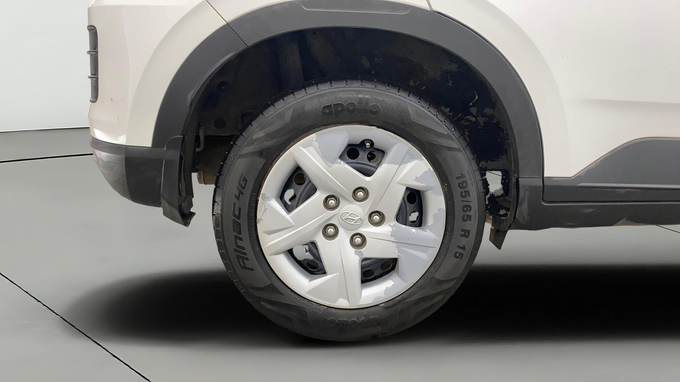 2022 Hyundai VENUE S(O) 1.2, Petrol, Manual, 24,974 km, Right Rear Wheel