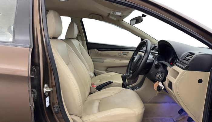 2016 Maruti Ciaz VXI (O), Petrol, Manual, 89,780 km, Right Side Front Door Cabin