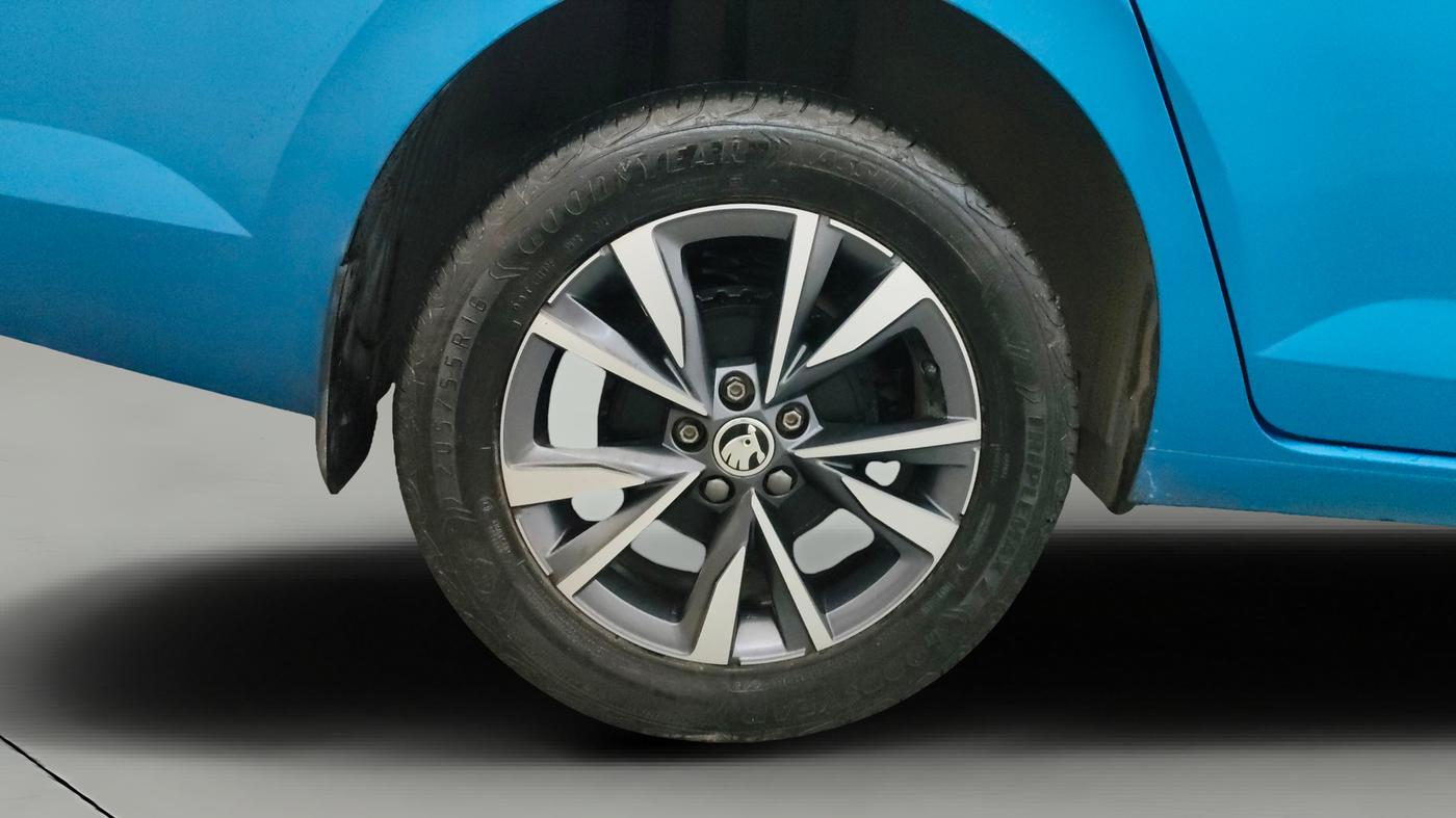 2023 Skoda SLAVIA STYLE 1.0L TSI AT, Petrol, Automatic, 27,545 km, Right Rear Wheel