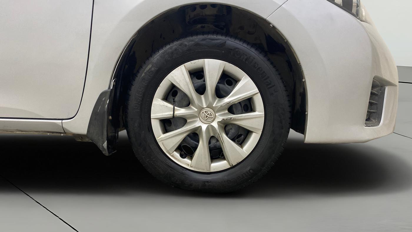 2015 Toyota Corolla Altis JS PETROL, Petrol, Manual, 1,20,681 km, Right Front Wheel
