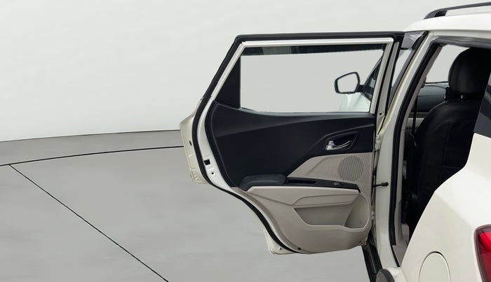 2019 Mahindra XUV300 W8 1.5 DIESEL, Diesel, Manual, 88,401 km, LHS Front Door