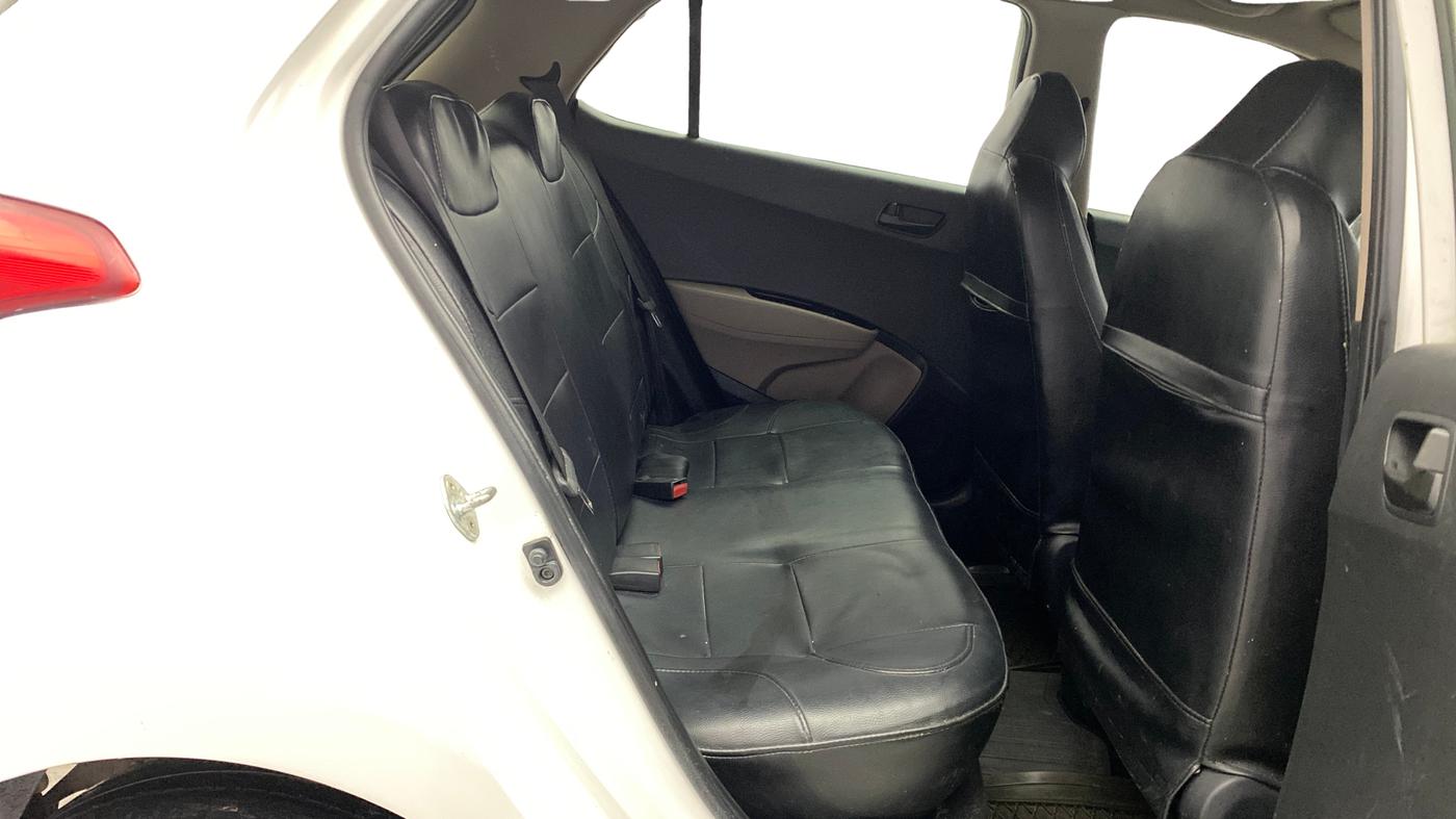 2016 Hyundai Grand i10 MAGNA 1.2 KAPPA VTVT, Petrol, Manual, 27,351 km, Right Side Rear Door Cabin