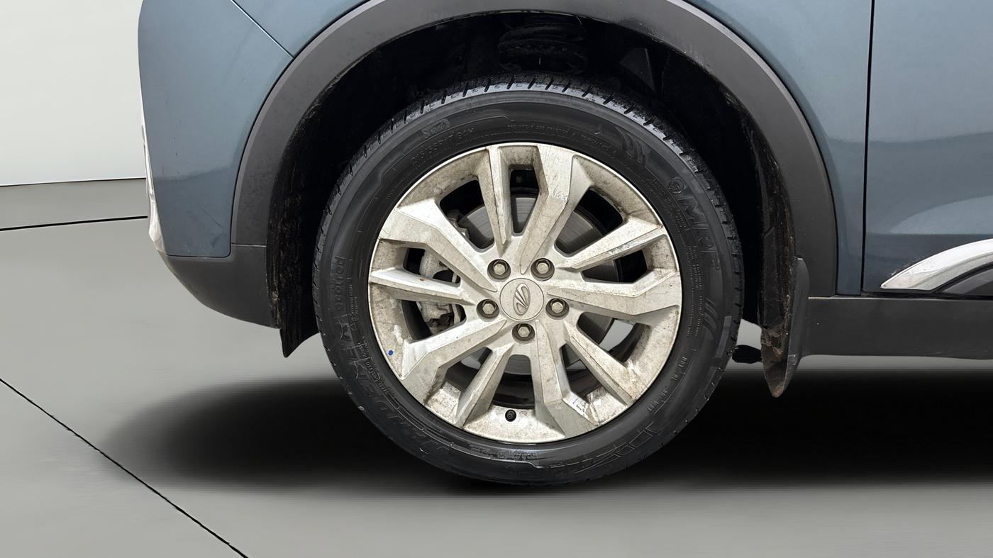 2021 Mahindra XUV300 W8 1.2 PETROL, Petrol, Manual, 60,110 km, Left Front Wheel