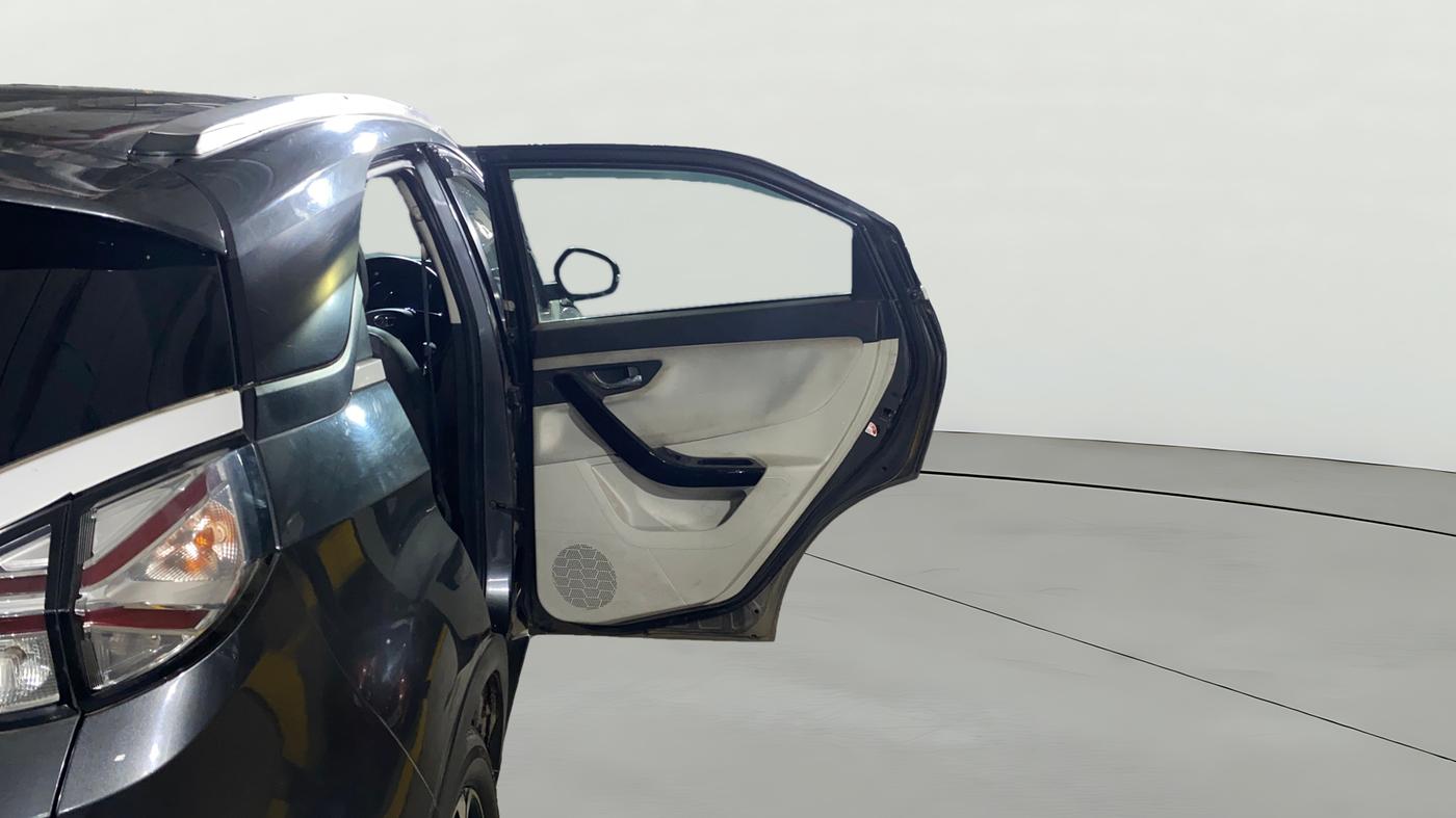 2022 Tata NEXON XZ PLUS PETROL, CNG, Manual, 1,05,744 km, RHS Rear Door