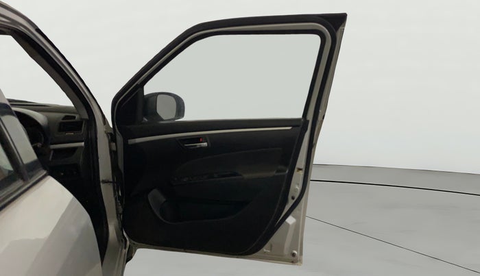 2017 Maruti Swift VXI, Petrol, Manual, 50,881 km, RHS Front Door