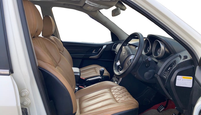 2019 Mahindra XUV500 W11 (O) AWD, Diesel, Manual, 63,104 km, Right Side Front Door Cabin