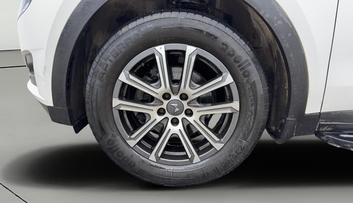 2021 Mahindra XUV700 AX 7 P MT 7 STR, Petrol, Manual, 36,585 km, Left Front Wheel