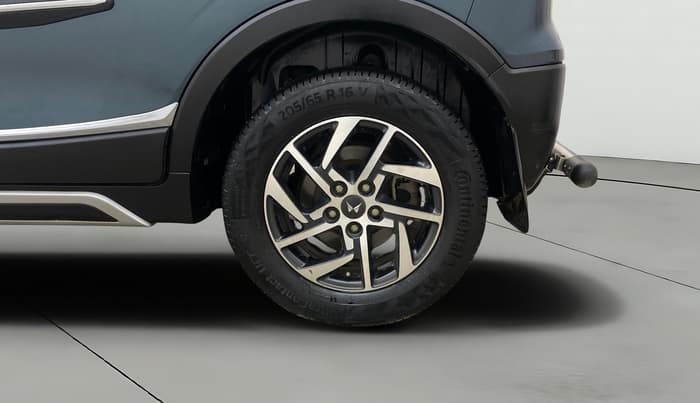2022 Mahindra XUV300 W8 (O) 1.2 PETROL AMT, Petrol, Automatic, 1,19,785 km, Left Rear Wheel