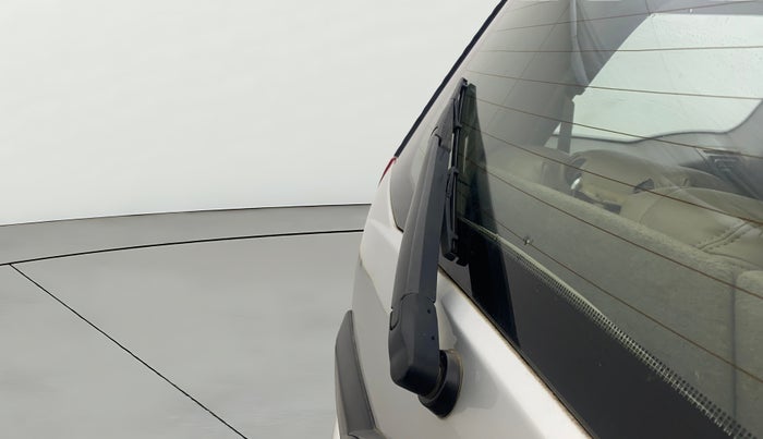 2017 Mahindra XUV500 W6 AT, Diesel, Automatic, 1,01,564 km, Rear Wiper