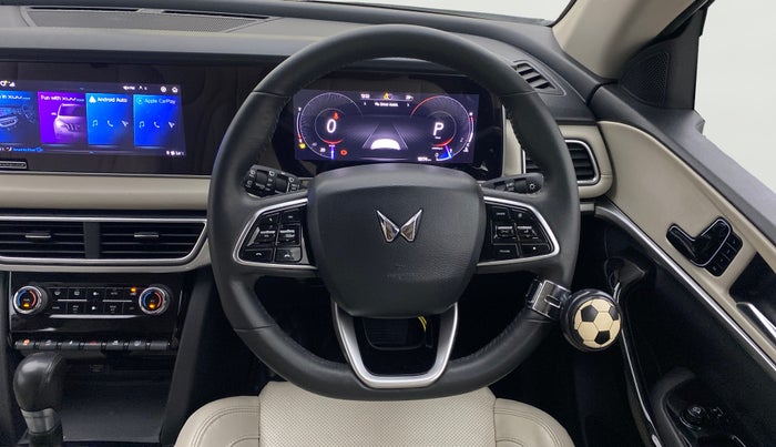 2022 Mahindra XUV700 AX 7 P AT 7 STR, Petrol, Automatic, 18,173 km, Steering Wheel Close Up