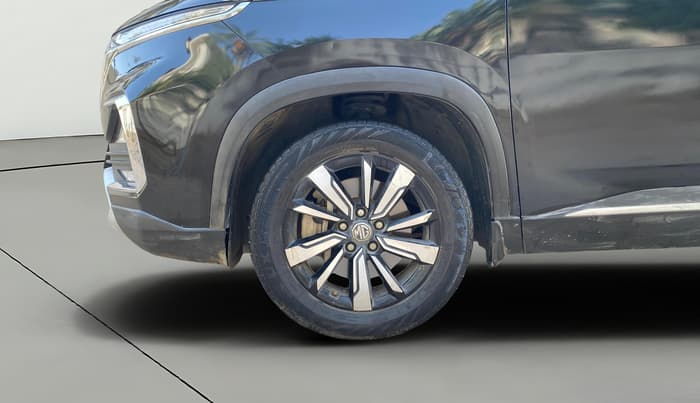 2019 MG HECTOR SHARP 1.5 DCT PETROL, Petrol, Automatic, 1,18,069 km, Left Front Wheel